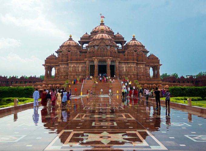 Sacred Delhi: Journey through Hindu, Islamic & Christian Heritage