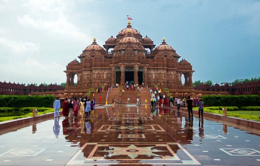 Pilgrimage & Heritage Odyssey: Buddhist Sites and Taj Mahal Exploration