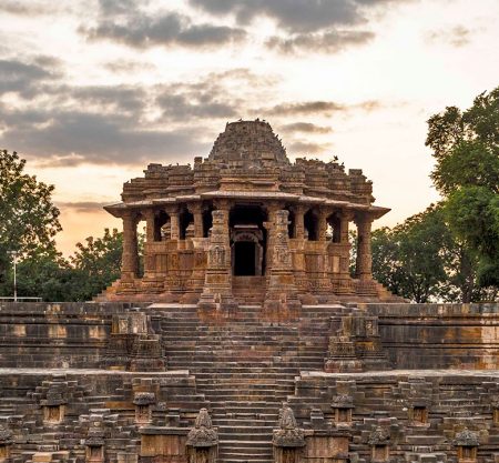 Sacred Sites of Gujarat: Modhera Sun Temple & Rani ki Vav Excursion