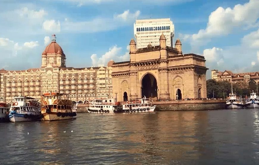 Cultural Treasures of India: Mumbai to Varanasi Expedition