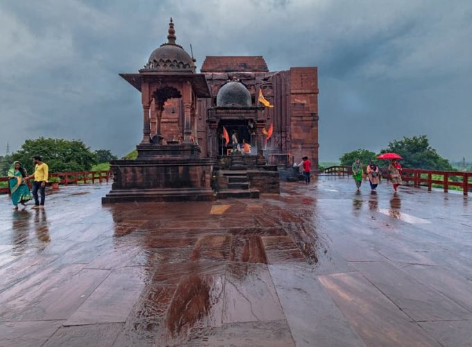 Prehistoric Wonders from Bhopal: Bhimbetka & Bhojpur Temple Tour