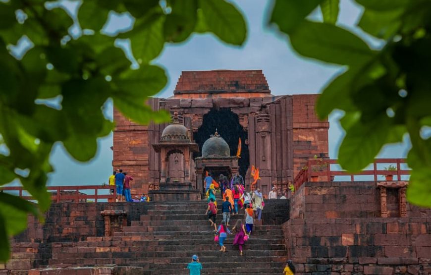 Prehistoric Wonders from Bhopal: Bhimbetka & Bhojpur Temple Tour