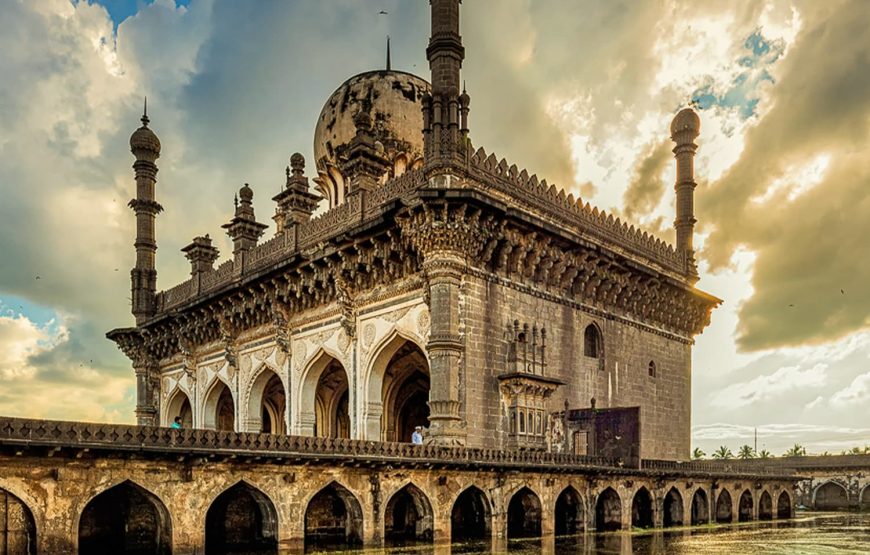 Deccan Fort Palaces and Hyderabad Heritage Tour