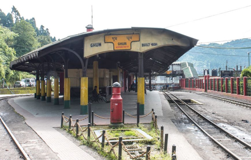 Mountains and Monasteries: Darjeeling Retreat