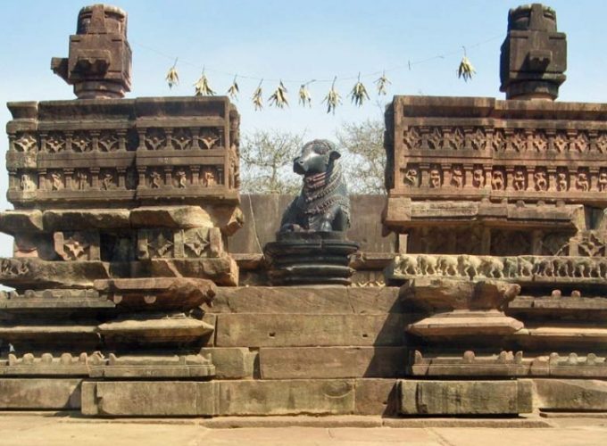 Historic Treasures: Lepakshi Temple & Nandi Hills Excursion from Bangalore