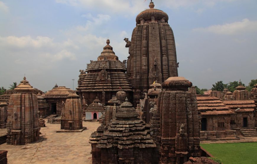 Sacred Sites and Coastal Charms: Kolkata to Puri Temple Tour