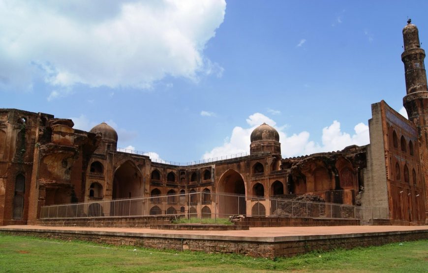 Heritage Trails: Deccan Forts to Goan Beaches