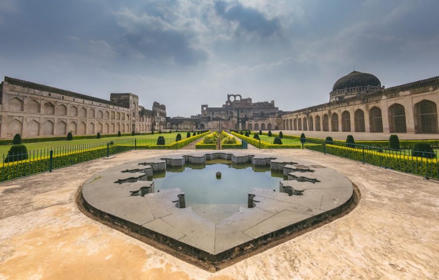 Historic Marvels: Deccan & Gujarat Discovery