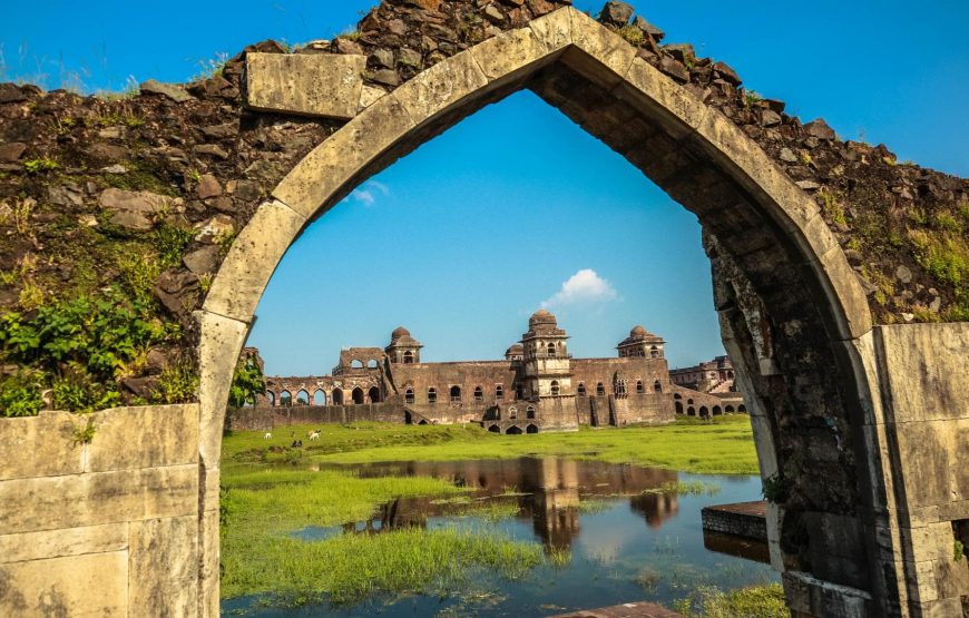 From Indore: Fortified Cities Exploration – Mandu & Maheshwar